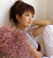 歌曲推荐:斯琴高丽《爱上你很快乐》