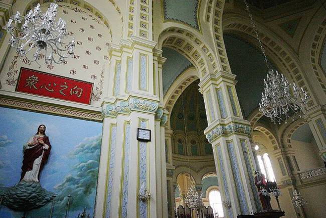 西开教堂的建筑风格属于罗曼式