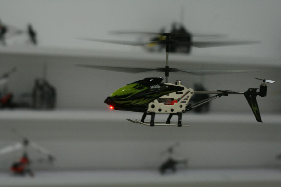遥控飞机可分为+玩具,航模