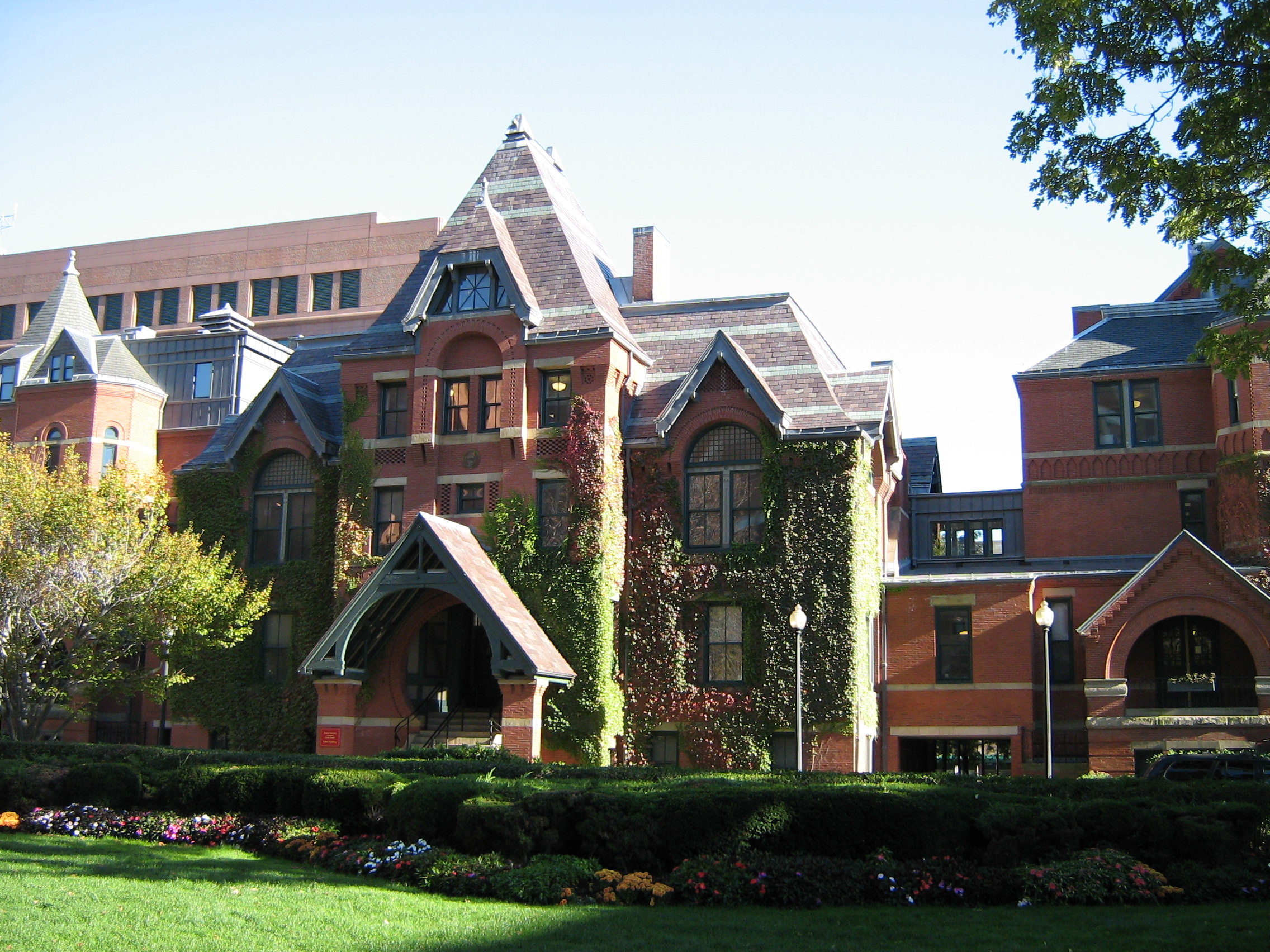 波士顿大学(boston+university)位于美国马萨诸塞