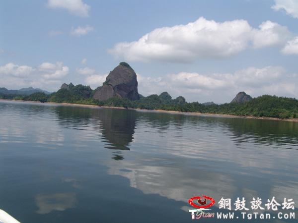 铜鼓九龙湖位于江西省铜鼓县东部