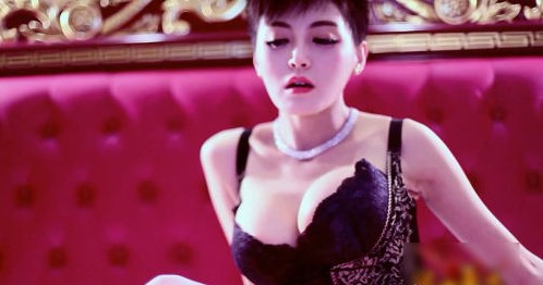 潘春春(原名潘春辉)靠着<em>f奶</em>拍摄性感大胆尺度写