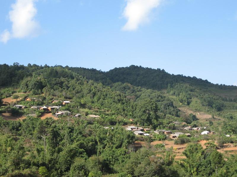 黃桑樹村隸屬於富東鄉小壩行政村,屬於山區.