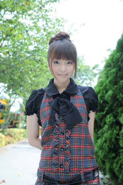 姓名:加藤英美里 职业:演员 外文名:かとう えみり 别名:emiri